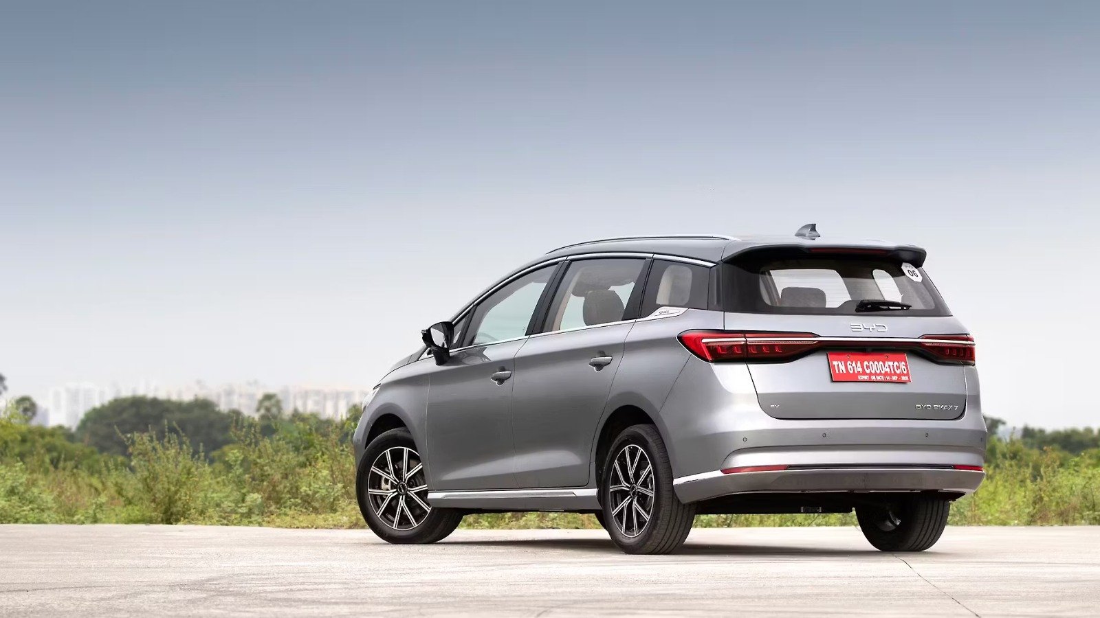 BYD eMAX 7