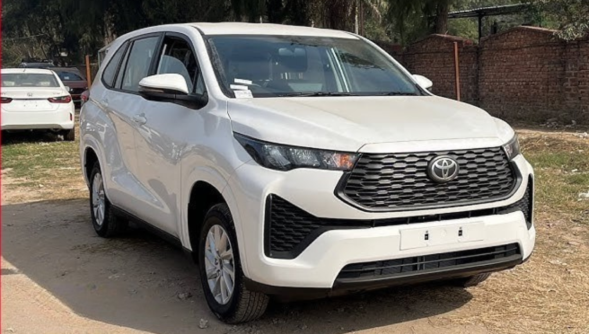 Toyota Innova Hycross Viral Video:
